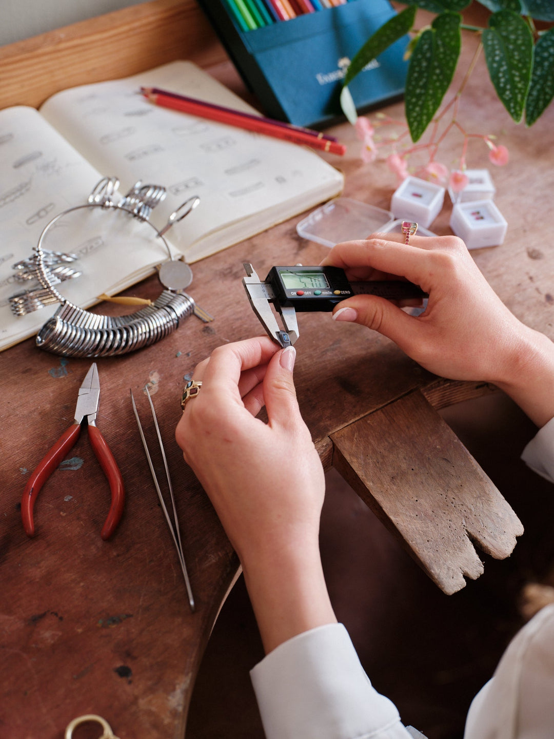 How to Measure Your Partner’s Ring Size Without Them Knowing