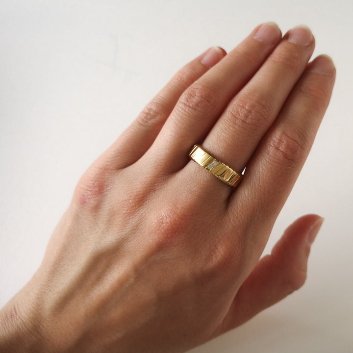 Diagonal Groove Ring with Set Stone